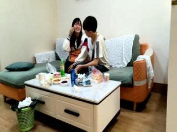 吉它老师上门教授眼镜良家妇女弹琴休息时间挑逗她强行扒光 第1 .